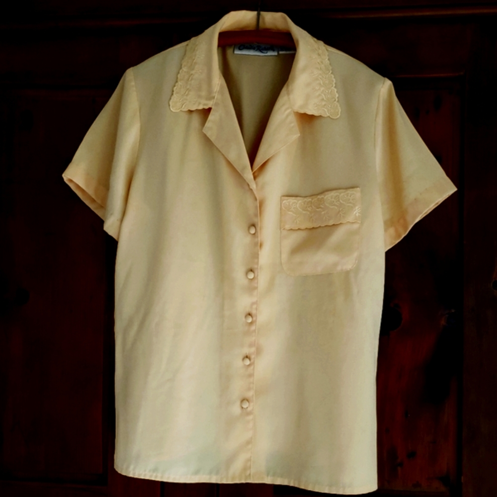 Women's Claudia Richard's scalloped collar blouse